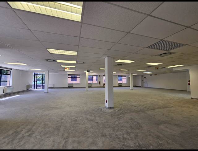 400M² OFFICE TO LET IN PLATTEKLOOF
